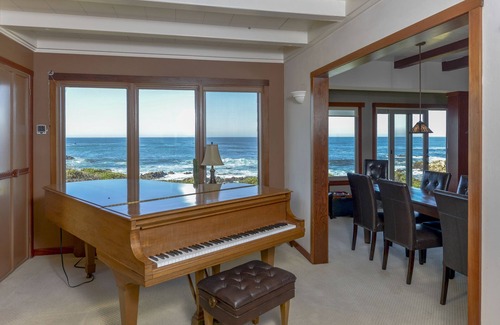 Pacific Grove House | 6-Bedroom Oceanfront Masterpiece in Pacific Grove, CA. From S1400 for 8 guests