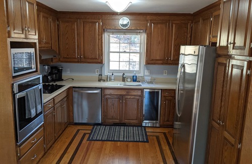 Seneca House | 6 Bedrooms and 3 docks on a Lake Hartwell cove, 3 miles from Clemson by water.