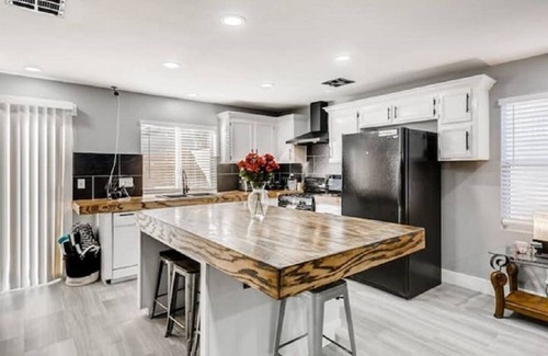 Spring Valley House | 6 Beds, 2.5 Bath - Private Pool/Spa - Steam Room