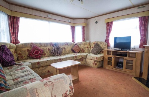 Corton House | 6 berth caravan with a full sea view at Azure Seas in Suffolk ref 32031AZ