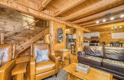 Epworth Cabin | 6 BR/3 Bath Riverfront Cabin w/Hot Tub Game Rm & Fire Pit | Pet Friendly