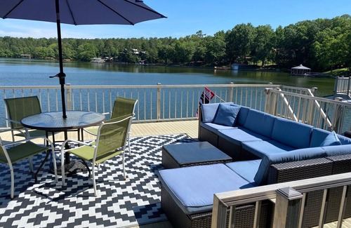 Wedowee House | 6 BR Charming Waterfront Spacious Lakehouse with Private Double-decker Dock