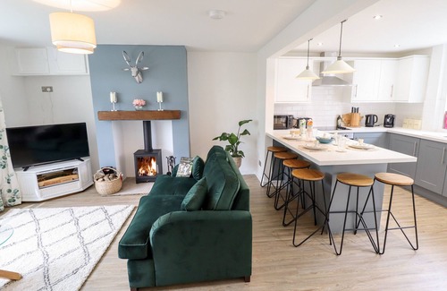 Gainsborough Cottage | 6 HILLSIDE COTTAGES, pet friendly in Kirton-In-Lindsey