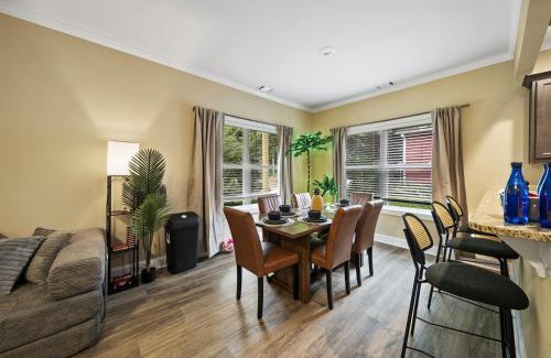 Athens House | 6 King Beds - Near DT & UGA - Massage Chairs - Projector