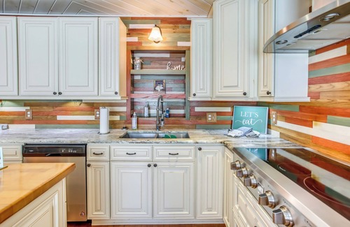 Myrtle Beach Cottage | 6 Mi to Boardwalk: Myrtle Beach Golfer's Retreat!