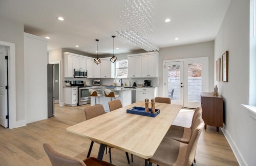 Rossville House | 6 Mi to Chattanooga Home with Balcony and Dtwn Views!