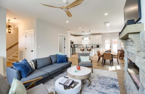 Rossville House | 6 Mi to Chattanooga Home with Balcony and Dtwn Views!