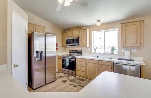 Pahrump House | 6 Mi to Downtown Pahrump: Scenic Desert Retreat