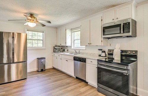 Hidden Valley House | 6 Mi to Dtwn: Charming Home w/Yard in Charlotte