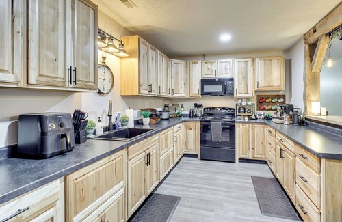 Dover House | 6 Mi to Main Street: Dog-Friendly Home in Dover!