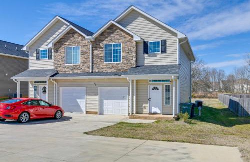 Harrisburg House | 6 Mi to PNC Music Pavilion Concord Townhome