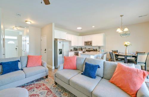 Harrisburg House | 6 Mi to PNC Music Pavilion Concord Townhome