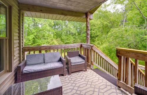 Hollywood Apartment | 6 Mi to Scottsboro Pet-Friendly Cabin Apt