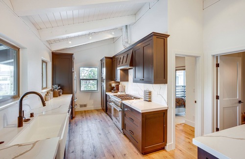 Tahoe Keys House | 6 Mi to Slopes: Mtn-View Retreat in Lake Tahoe