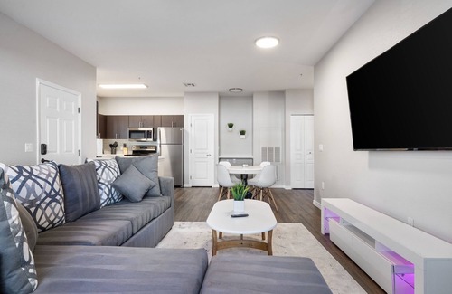 Deer Valley Apartment | 6 Miles From Banner Thunderbird w/Pool and Gym