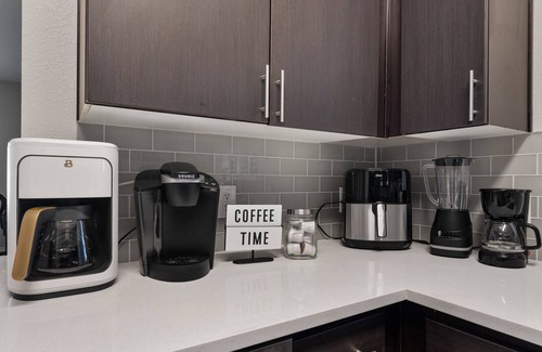 Deer Valley Apartment | 6 Miles From Banner Thunderbird w/Pool and Gym