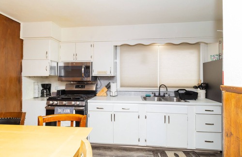 North Chicago House | 6 Min to Naval Station Great Lakes,Six Flags, RFU Medical Center,FHCC,Commissary