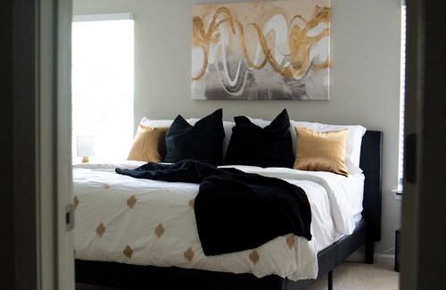 Church Street House | 6 minutes drive from Airport & 15 minutes from downtown Atlanta