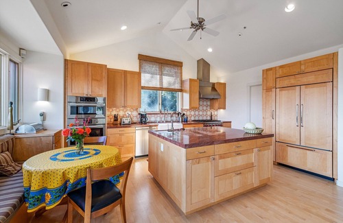 St. Helena House | 60-acre Panoramic Napa Valley View Estate with pool, spa, tennis, and gym.