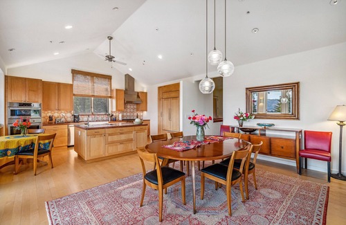 St. Helena House | 60-acre Panoramic Napa Valley View Estate with pool, spa, tennis, and gym.