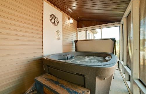 Hardin County House | 60-Acre Retreat 5 Mins to Garden of the Gods