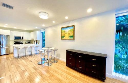 Flamingo/Lummus House | 60 Guests Luxury South Beach Private Estate