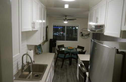 Riverside Rancho Apartment | 60's Modern, Mountain Views, Pool, Near Studios and All L.A. Attractions! Apt 14