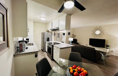Riverside Rancho Apartment | 60's Modern, Mountain Views, Pool, Near Studios and All L.A. Attractions! Apt 15