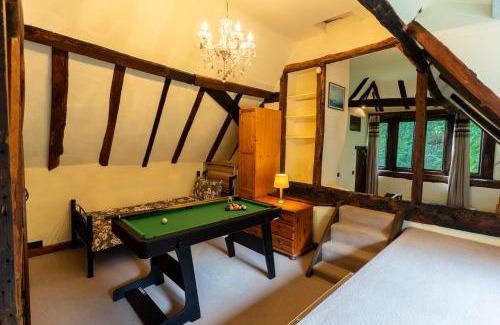 Harlow House | 600 Year Old Toddbrook Barn Sleeps 11
