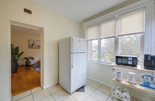 Longwood Apartment | 65inTV:Free Parking:Longwood:King Bed:Full Kitchen