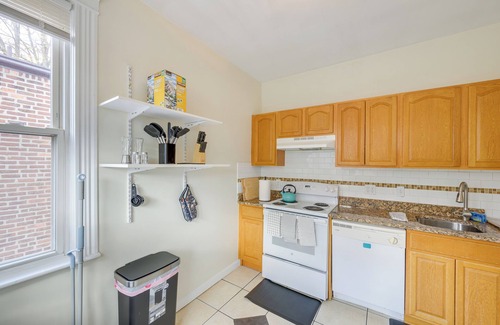 Longwood Apartment | 65inTV:Free Parking:Longwood:King Bed:Full Kitchen