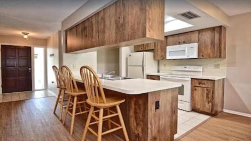 Lake Sarasota House | 6795 Sarasota