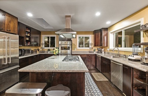 Sleepy Hollow Villa | 6BD/4BA Villa -> Saltwater Pool + BBQ + Pool Table