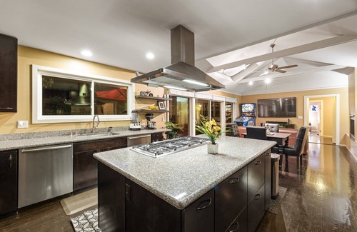 Sleepy Hollow Villa | 6BD/4BA Villa -> Saltwater Pool + BBQ + Pool Table