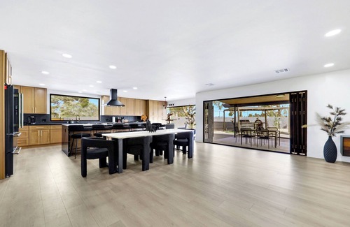 Paradise Villa | 6BD/5BA Ultimate Luxury Retreat/Pool, Sports Courts, Putting Green/13 BEDS