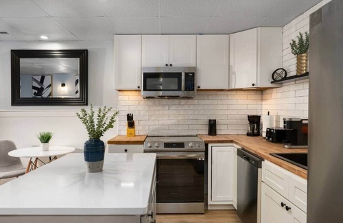 Durham House | 6BR/4.5BA by Duke, UNC, DPAC