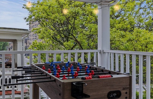 West Somerville Apartment | 6BR3BATH 16G + FREE 4 Parking + Outdoor Furniture