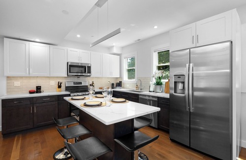 East Somerville Apartment | 6BR3Bth Parking/BOS/MIT/Harvard/TD Garden