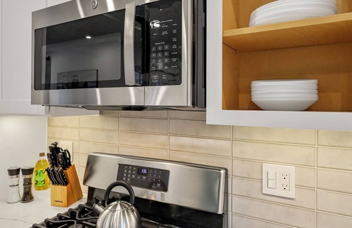 East Somerville Apartment | 6BR3Bth Parking/BOS/MIT/Harvard/TD Garden