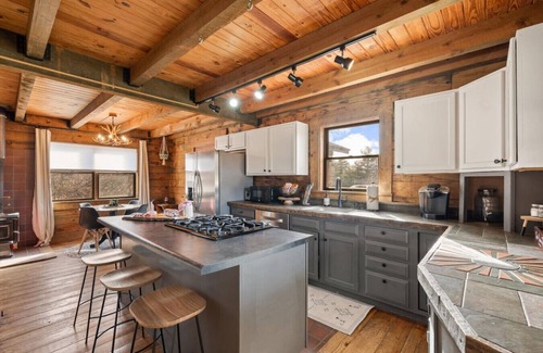 Nashville Apartment | 7 Acre Legacy Lodge in Brown County