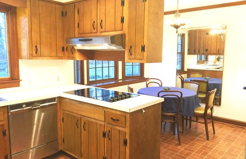 Lookout Mountain House | 7 bdrm 23ppl~Firepit~ Lookout Mtn~4miles Dwntwn Chatt 4 acres