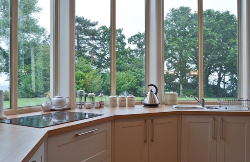 Ryde Cottage | 7 bedroom accommodation in Wootton Bridge, near Ryde