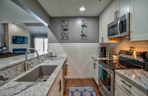 Kaiser Condo | 7 Bedrooms! 3 pools & Stunning Lakeside Views!