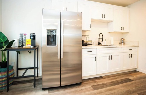 Pacific Beach Apartment | 7 Blocks to Pacific Beach King Bed + PS4