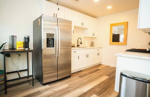 Pacific Beach Apartment | 7 Blocks to Pacific Beach King Bed + PS4