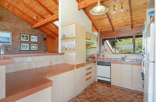 Encounter Bay House | 7 Harpoon Ave - Lovely Sea Views Across Encounter Bay