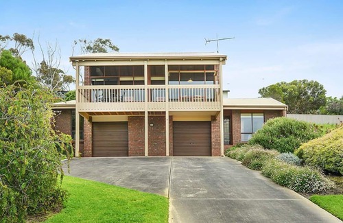 Encounter Bay House | 7 Harpoon Ave - Lovely Sea Views Across Encounter Bay