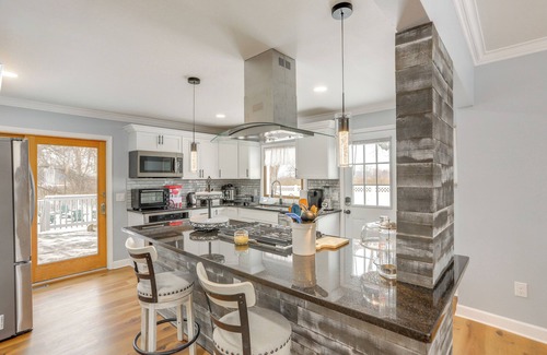 Sandusky House | 7 Mi to Cedar Point: Retreat w/Hot Tub & Gazebo