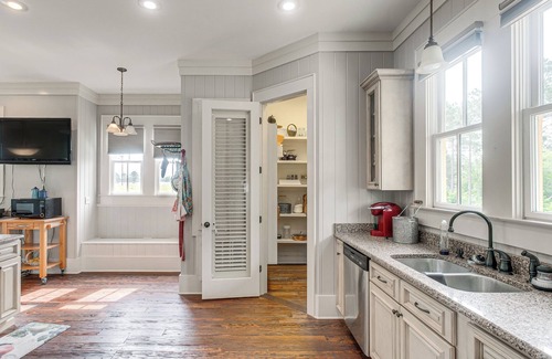 Irwinville House | 7 Mi to Downtown Fitzgerald: Spacious Home w/Deck