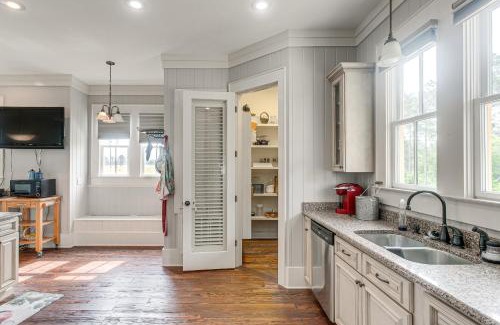 Irwinville House | 7 Mi to Downtown Fitzgerald Spacious Home with Deck